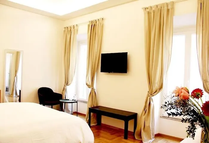Domo Guesthouse *